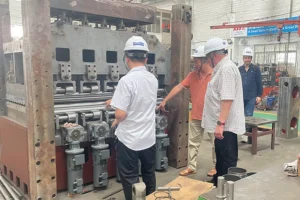 NIKEL delegation inspecting XIONGJIN flying shear line
