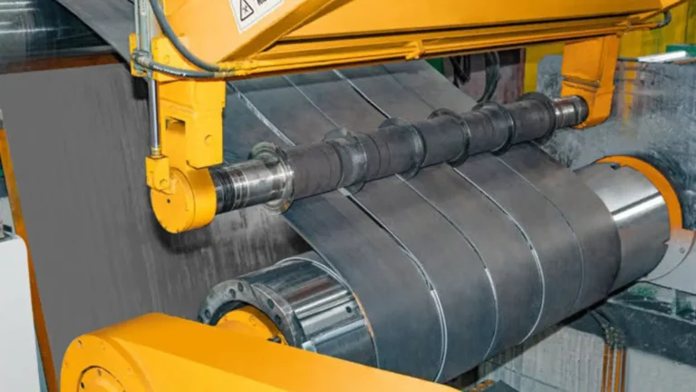 Dual blade holder and dual coiler assembly for heavy gauge steel coil slitting
