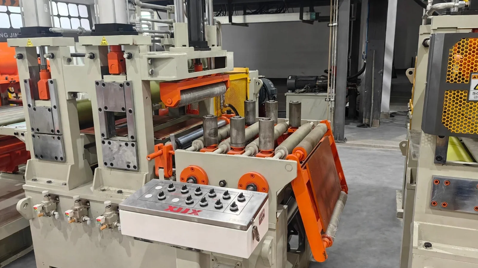 Precision leveler of 450 type stainless steel cut to length line